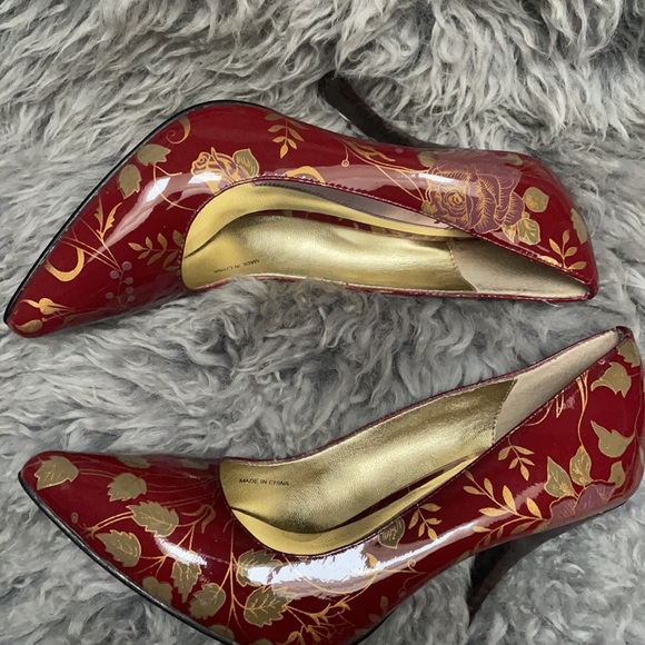 Hale Bob, Women Size 6 Red/gold Floral Print Patent Leather Heels - Picture 3 of 9
